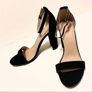 CR Black Block Heel Pumps